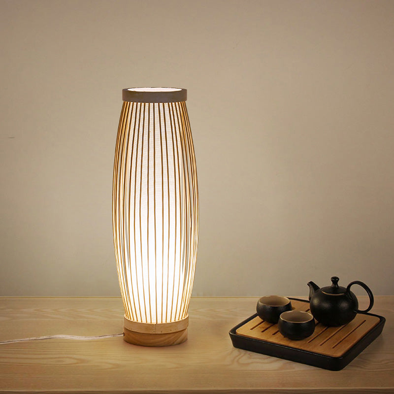 BambooGlow | Aflang lampe i bambus | Stofskærm | Økologisk design | Orientalsk inspiration | Blød og varm belysning | Perfekt til stue og soveværelse