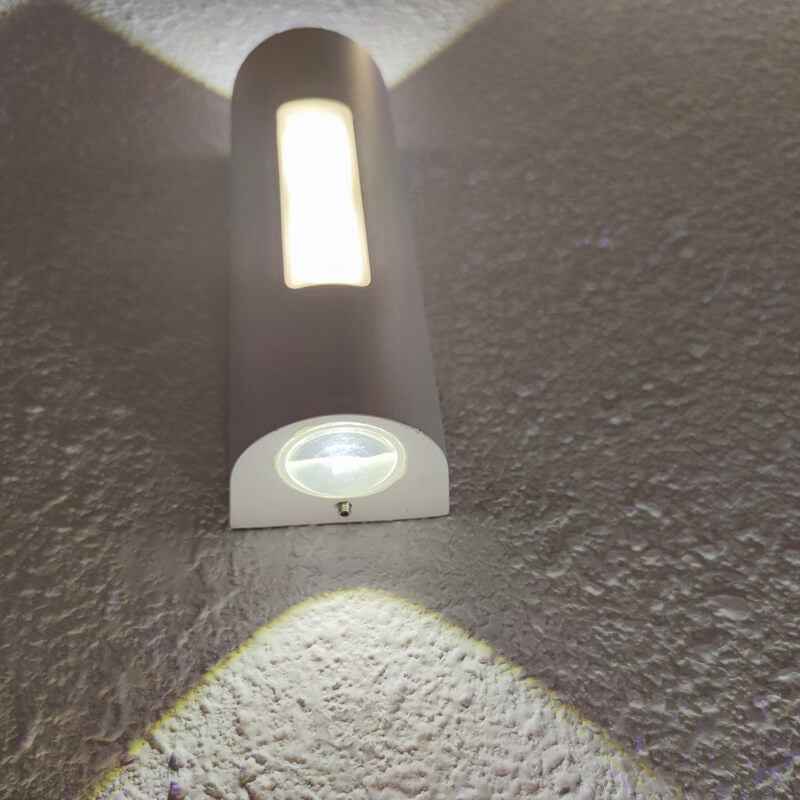 Luminoir LED Væglampe | Cylinderformet Design | Sort/Hvid | Moderne Udendørsbelysning | Energieffektiv | 7W | 700 lm | Aluminium & Glas | IP Værdi