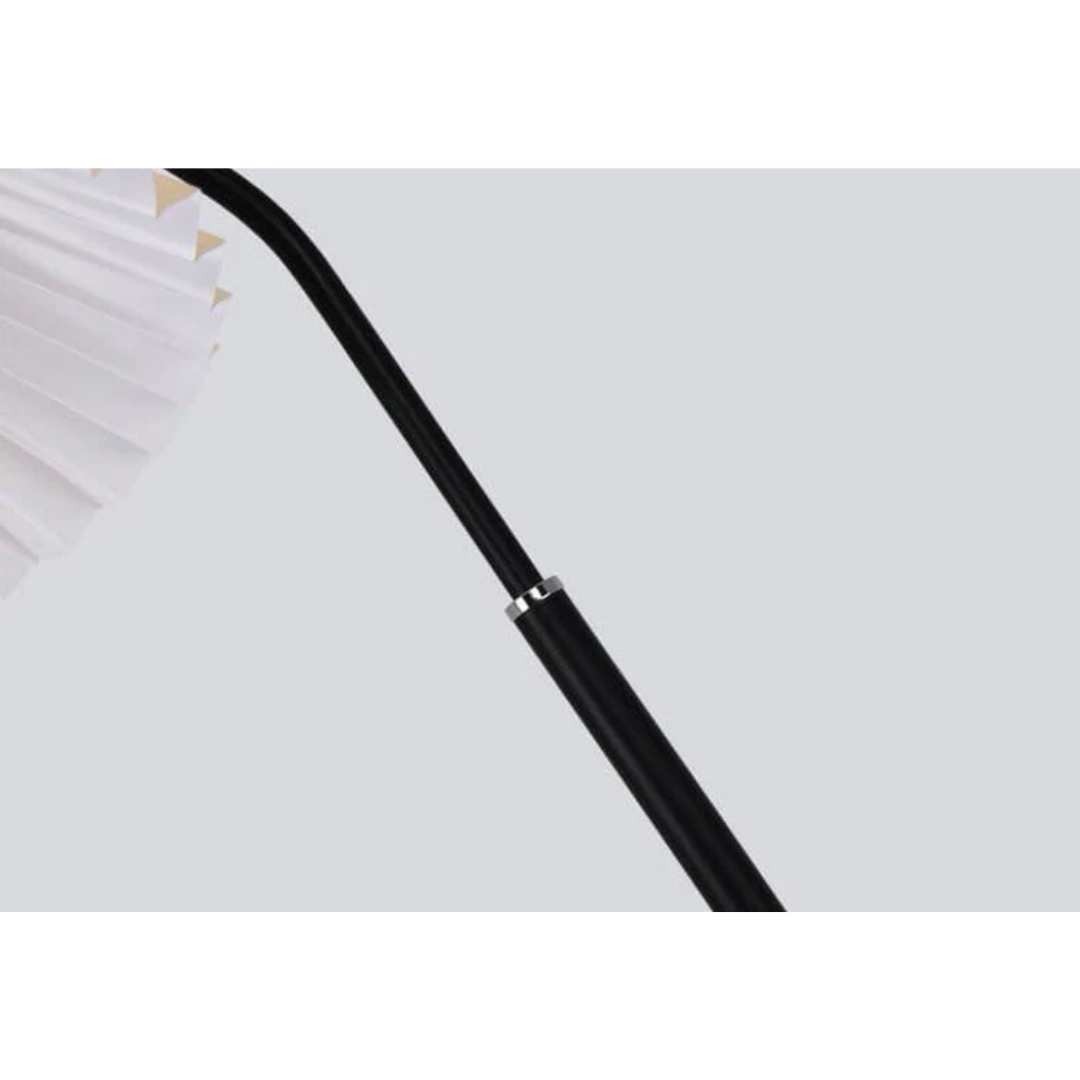 Castaviro | Justerbar gulvlampe | Moderne design | Plisseret lampeskærm | Kompatibel med LED & glødelamper | Belysning til stue, soveværelse & kontor