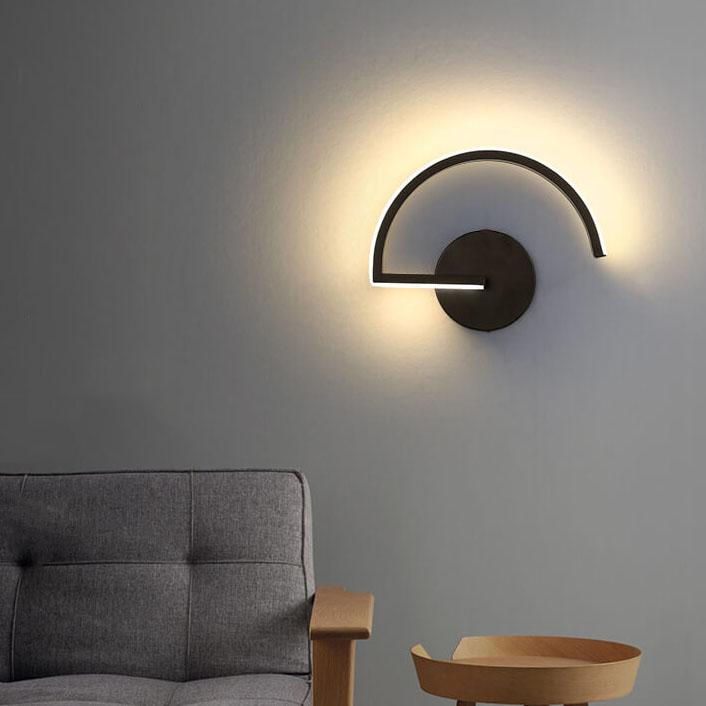 Luminoir LED-væglampe | Moderne Buet Design | Sort/Hvid | 1 Lys | Energieffektiv | Bredde 24-27 cm | Højde 18-38 cm | Til Soveværelse, Stue,