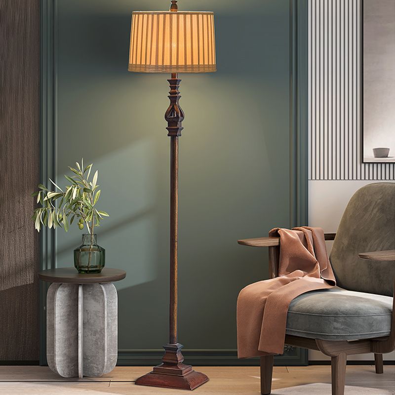 Selantina | Elegant Stående Lampe | Klassisk Design | Moderne Funktionalitet | Stilfuld Tilføjelse til Interiør | Robust og Tidløs | Perfekt til