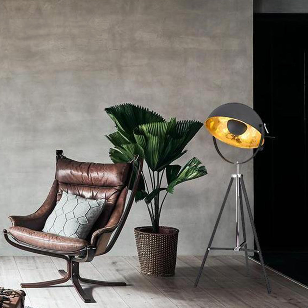 Relvena | Moderne Stativgulvlampe | Justerbar Skærm | Industrielt Design | Kvalitetsmaterialer | Fokus og