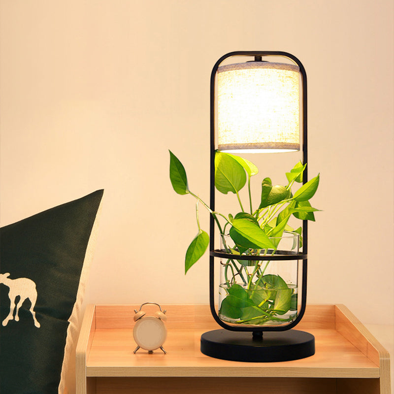 Luminoir lampe | Art Deco inspireret design | Rød glasskærm | Sort metalbase | 19" højde | E26/E27 sokkel | Justerbar belysningsmulighed | Passer til