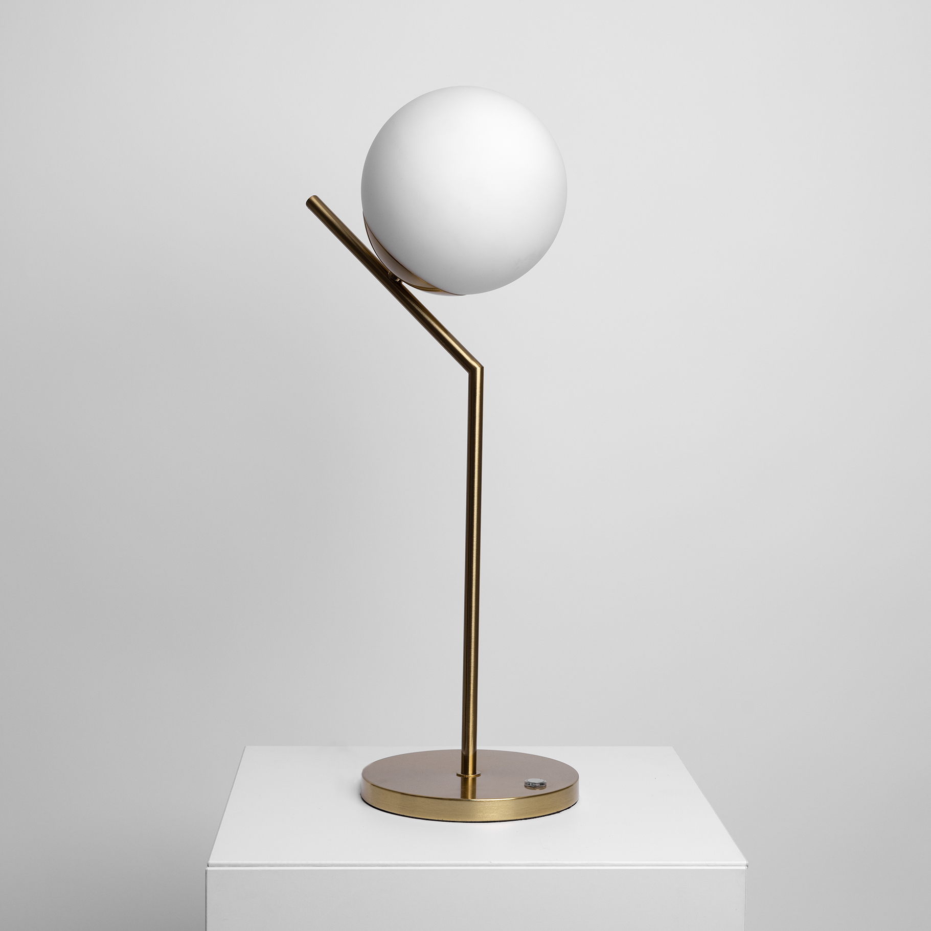 GlowTouch | LED bordlampe | Moderne design | Stilfuld belysning | Touch kontrol | Messing | Dæmpbar | 5W LED | Blød varm lys | Enkelt installation