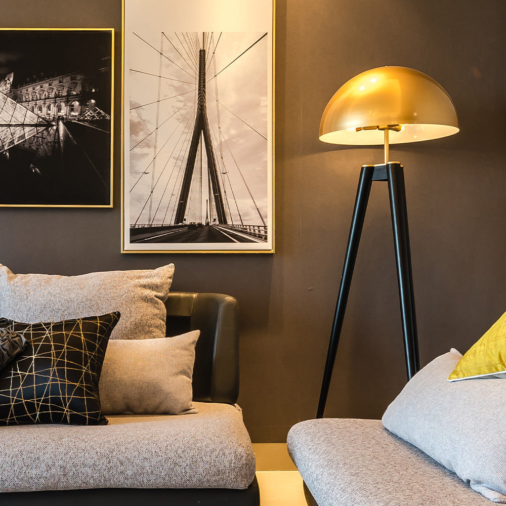 Zantriano | Stativgulvlampe | Moderne design | Halvcirkulær skærm | Retro-inspireret | Holdbart materiale | Tidløst look | Ideel til stue og læsekrog