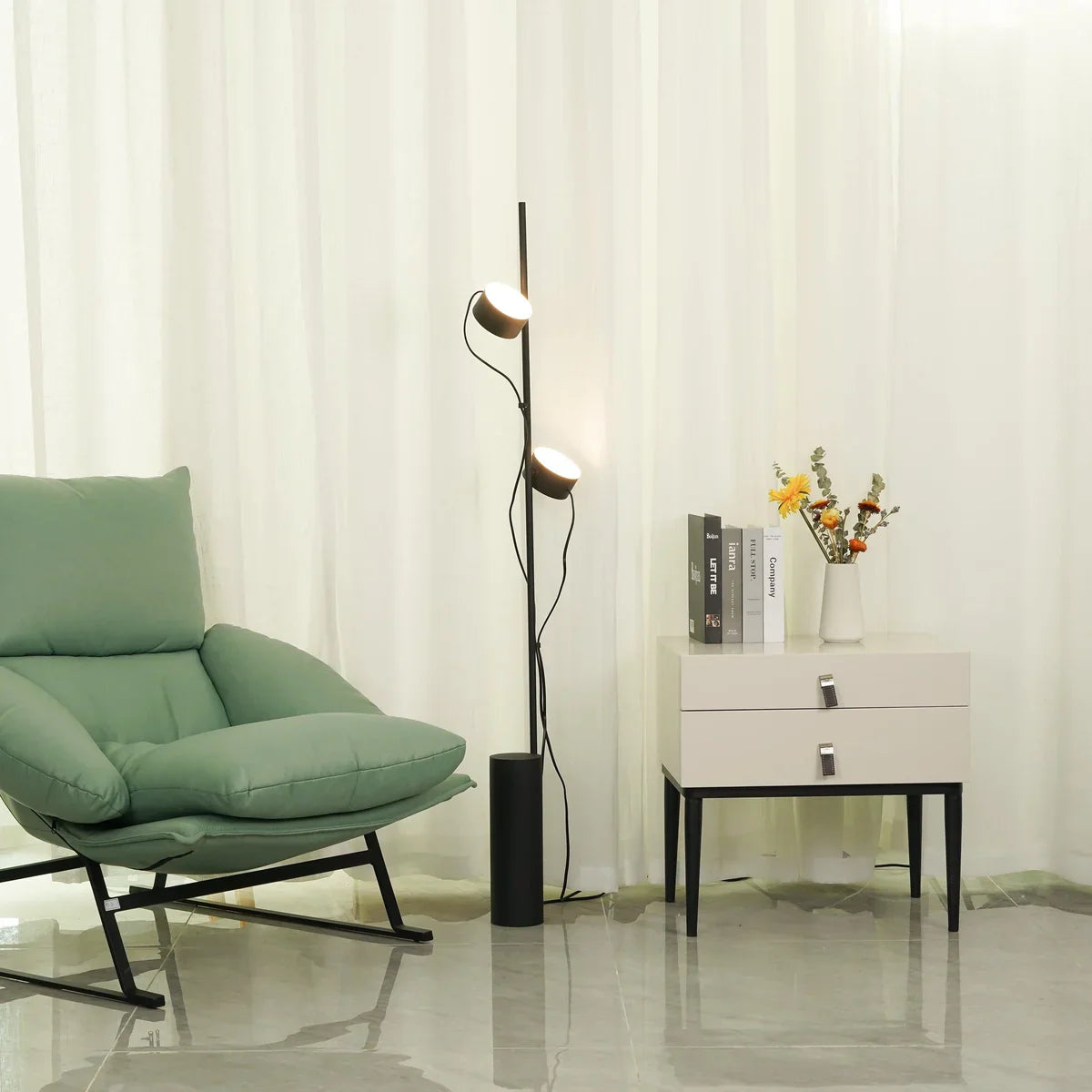 Tovinia gulvlampe | Slankt minimalistisk design | Effektiv og stilfuld belysning | Holdbare kvalitetsmaterialer | Ideel til stue, soveværelse eller