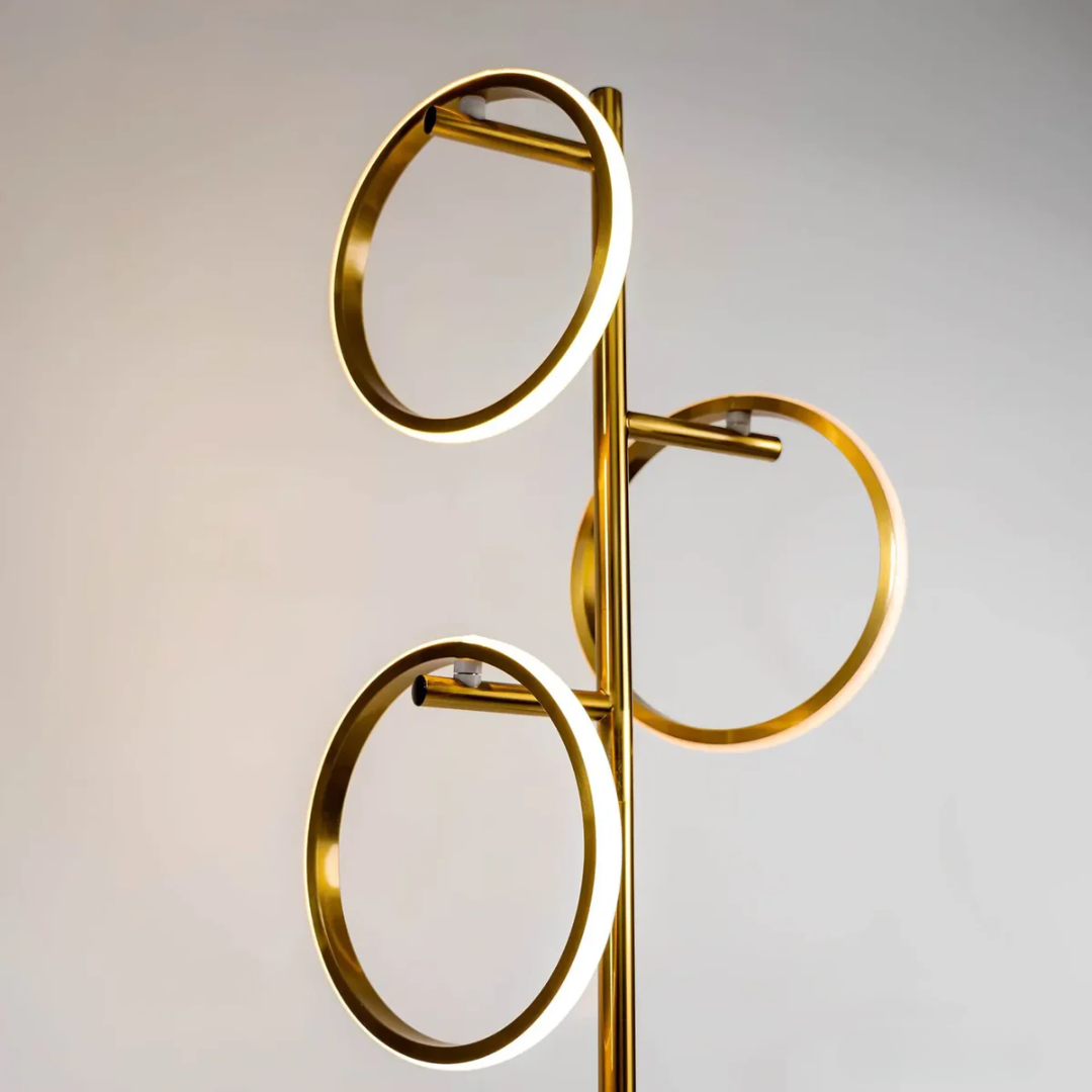 Novento LED Gulvlampe | Moderne Design | Tre Oplyste Ringe | Dæmpbar Belysning | Holdbar Kvalitet | Ideel Til Stue, Soveværelse,