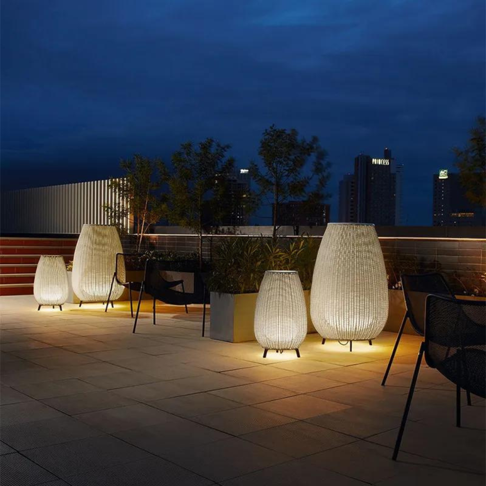 Naturlig Rattan Gulvlampe | Boho Stil | Indendørs og Udendørs Brug | Holdbar Konstruktion | Moderne