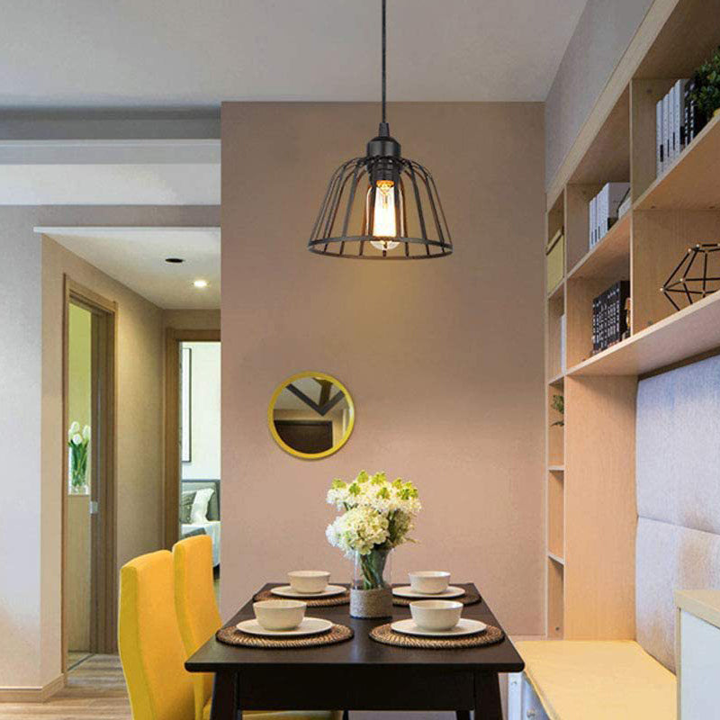 Sort LED jernlampe | Retro industriel design | Justerbar højde | Velegnet til spisestue og køkken | Diameter 18-40 cm | Varmt hvidt lys | Moderne