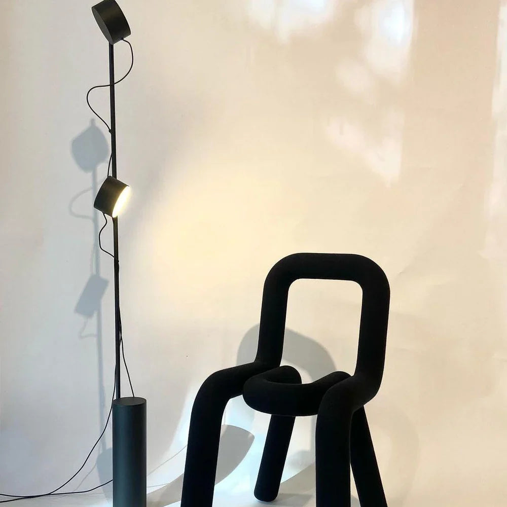 Tovinia gulvlampe | Slankt minimalistisk design | Effektiv og stilfuld belysning | Holdbare kvalitetsmaterialer | Ideel til stue, soveværelse eller