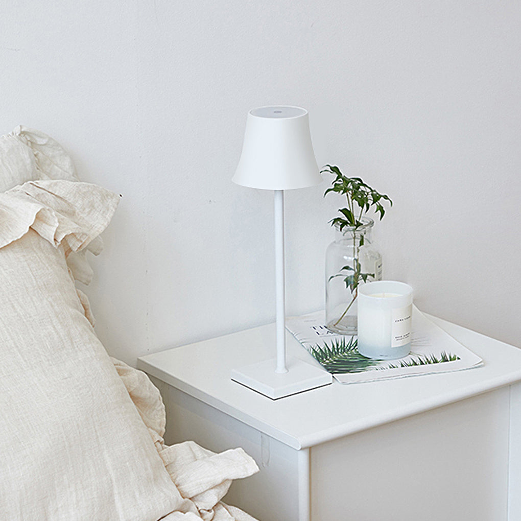 Evelien | Genopladelig trådløs LED-bordlampe | Mat hvid/sort | IP54 Vandtæt | Dæmpbar via berøringskontrol | USB-opladning | 38 cm