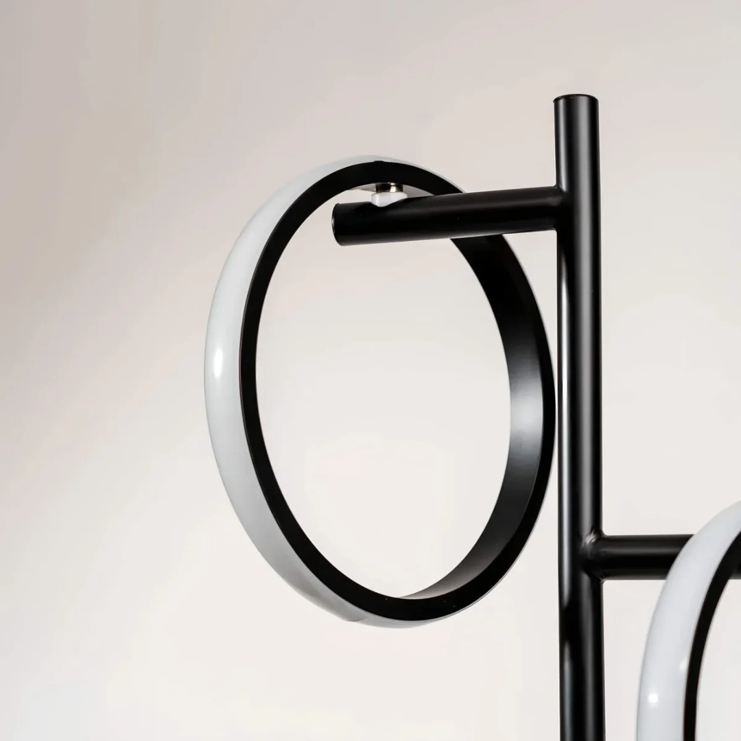 Novento LED Gulvlampe | Moderne Design | Tre Oplyste Ringe | Dæmpbar Belysning | Holdbar Kvalitet | Ideel Til Stue, Soveværelse,