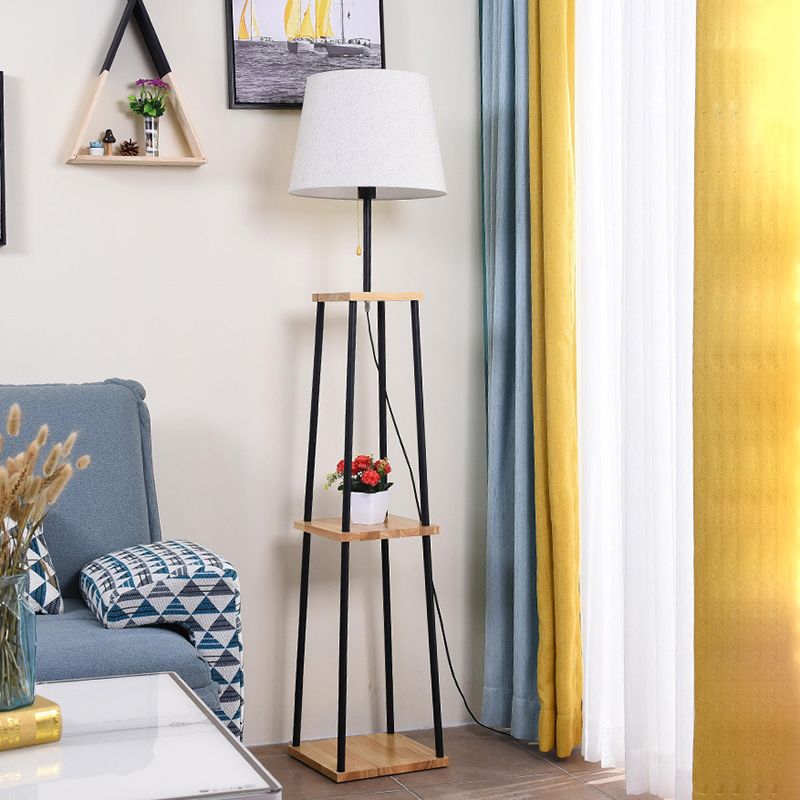 Moderne gulvlampe med hylder | Savionia | Praktisk opbevaring | Elegant belysning | Holdbar konstruktion | Stue- og soveværelsesvenlig | Stilren