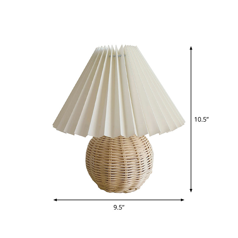Naturlig bambusrattan lampe | Moderne pagodeformet skærm | Perfekt til soveværelse eller stue | Blød belysning | Hvid tekstilskærm | 27 cm x 24 cm x