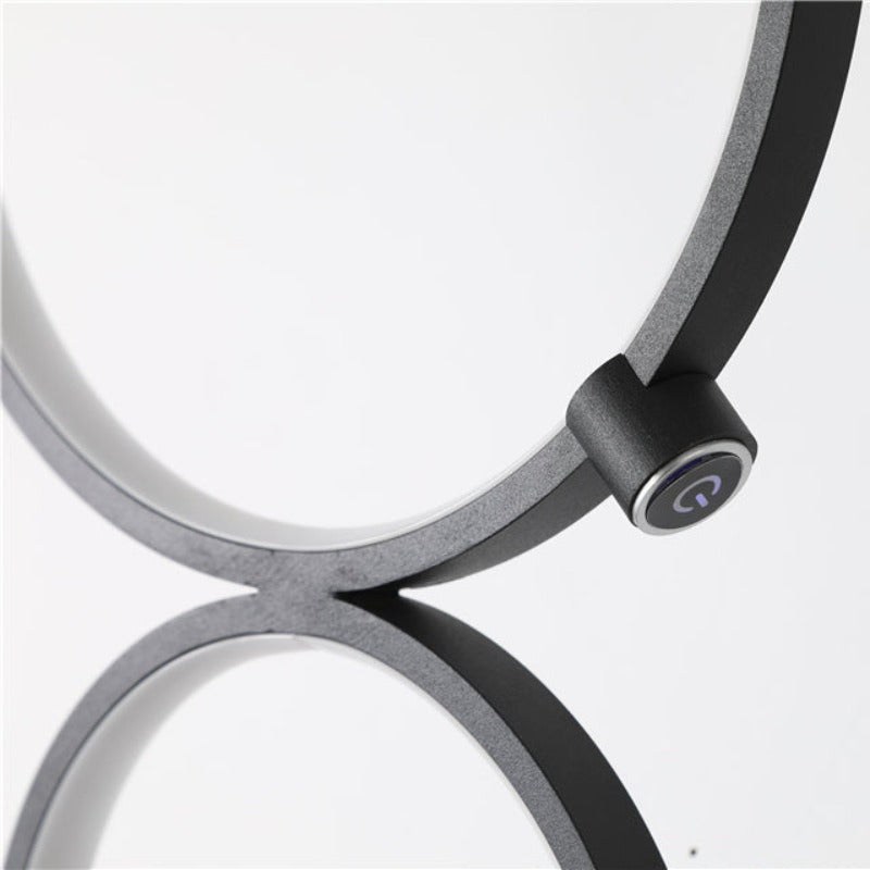 Arisa Gulvlampe | Elegant Circles Design | Moderne Stabelde Ringe | Effektiv Belysning | Holdbar Kvalitet | Ideel til Stue, Soveværelse & Kontor