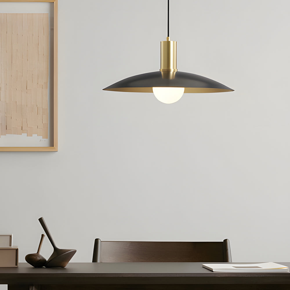 Messing Pendel | Hvid Glasskærm | Justerbar Længde | Moderne Design | 1 Loftlampe | Varm Hvid 3000K | E27 Fatning | Elegant Belysning til Stue og