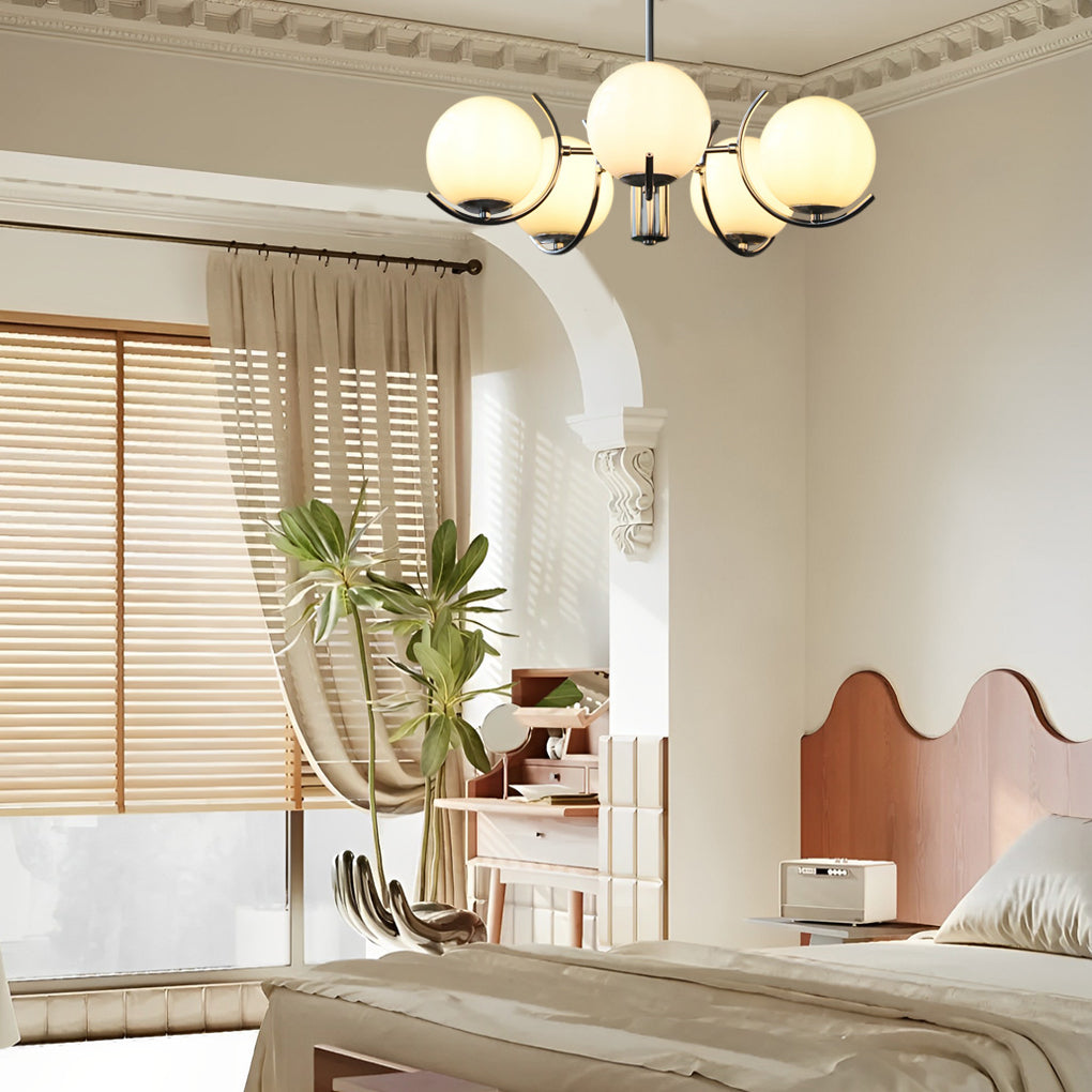 Nordisk Moderne Lysekrone | Mælkehvidt Glas | 4/5 Lyskilder | Galvaniseret Jern | E14 Lampefatning | Interiør Belysning | Kunstnerisk Design