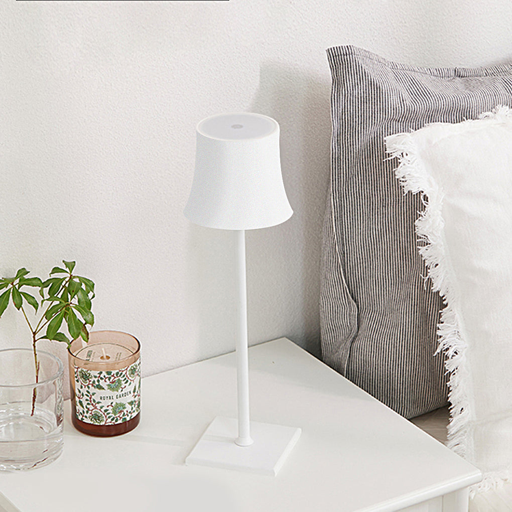 Evelien | Genopladelig trådløs LED-bordlampe | Mat hvid/sort | IP54 Vandtæt | Dæmpbar via berøringskontrol | USB-opladning | 38 cm