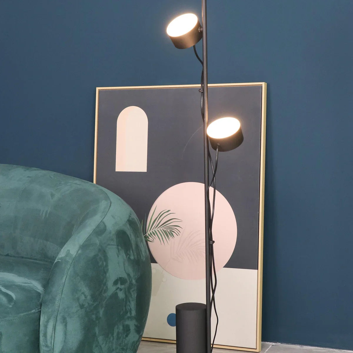 Tovinia gulvlampe | Slankt minimalistisk design | Effektiv og stilfuld belysning | Holdbare kvalitetsmaterialer | Ideel til stue, soveværelse eller