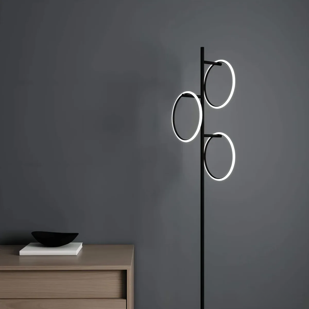 Novento LED Gulvlampe | Moderne Design | Tre Oplyste Ringe | Dæmpbar Belysning | Holdbar Kvalitet | Ideel Til Stue, Soveværelse,
