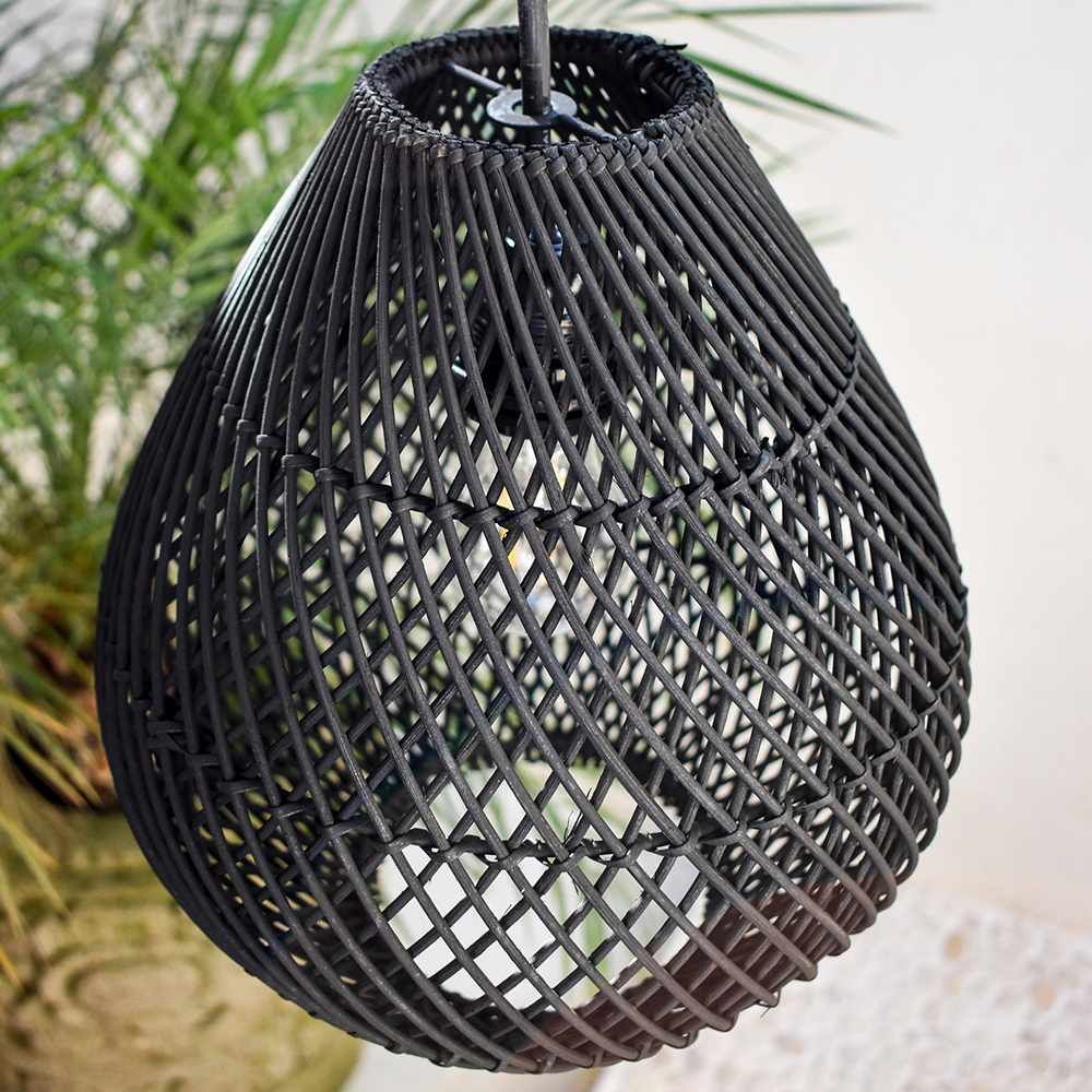 Håndlavet Loftlampe | Sort Rattan Pendel | Naturligt Materiale | E27 | Klassisk Design | 150 cm Tråd | 40W Maksimal Effekt | Ikke Dæmpbar | Samling