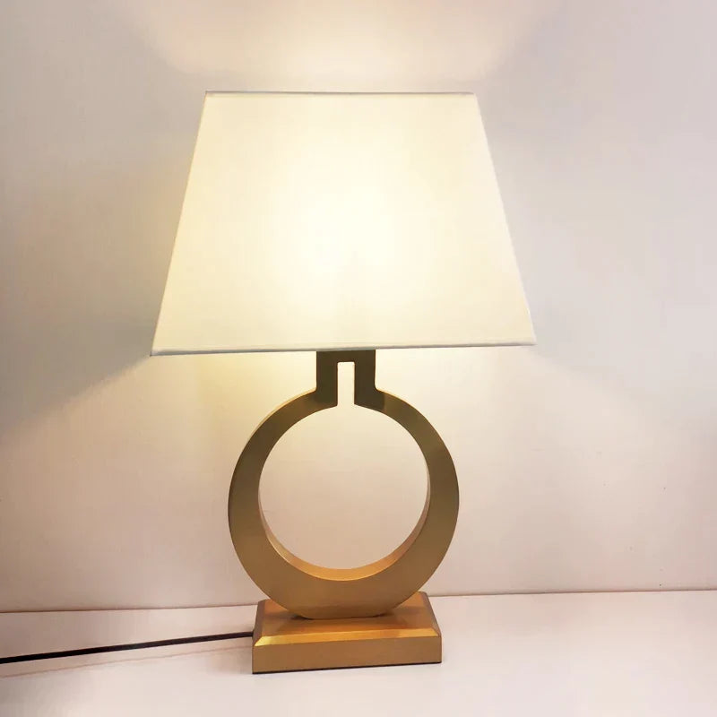 EliteShine | Moderne luksuslampe | Villa-inspireret | Guldaccenter | 56 cm høj | E27 | Jern & stof | Raffineret