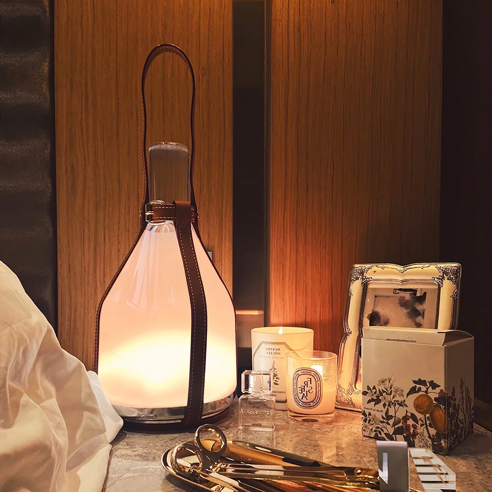 Bell Læder Glaslampe | Bærbar LED | Solar & USB Opladning | Luksus Design | Berøringskontrol | Til Køkken & Stue | Ø30