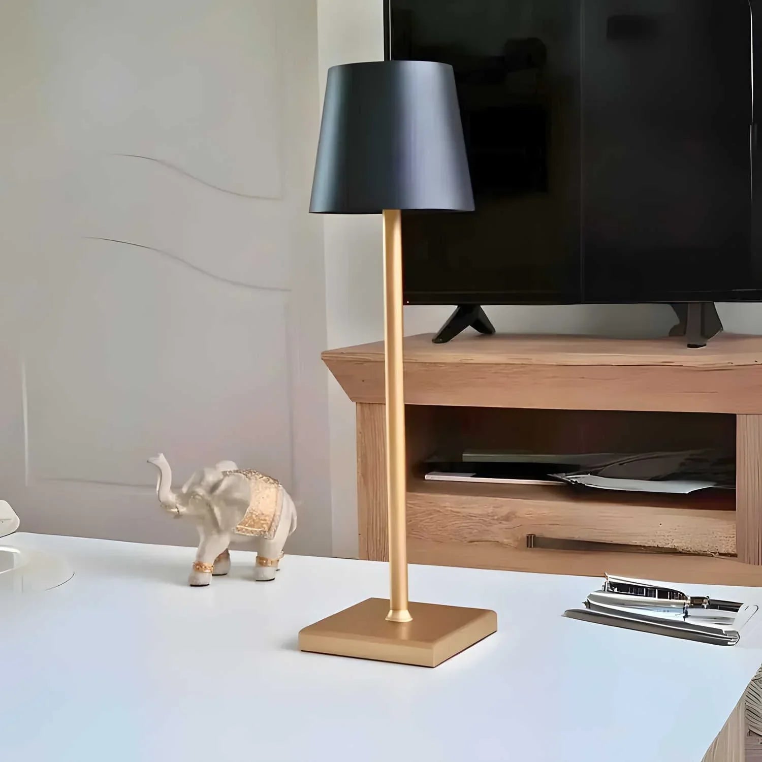 Nora | Trådløs designlampe | Dæmpbar lysstyrke | Vandtæt aluminium | 5.200 mAh batteri | USB opladning | 12-20 timer lys | Varm hvid 3000K | Til
