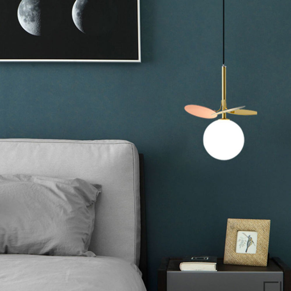 Glas Lysekrone | Kunstnerisk Design | PVC Elementer | Tilpasset Belysning | E27 Sokkel | Perfekt til Soveværelse & Stue | Moderne Udtryk | Ikke Inkl.