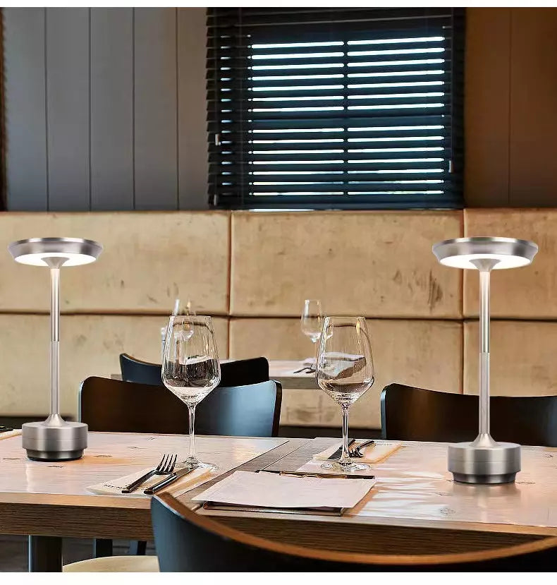 Bailey LED-bordlampe | Dæmpbar med berøringssensor | Trådløs & IP66 vandtæt | Aluminium | Justerbar lysfarve | Genopladeligt batteri | 27cm x 13cm