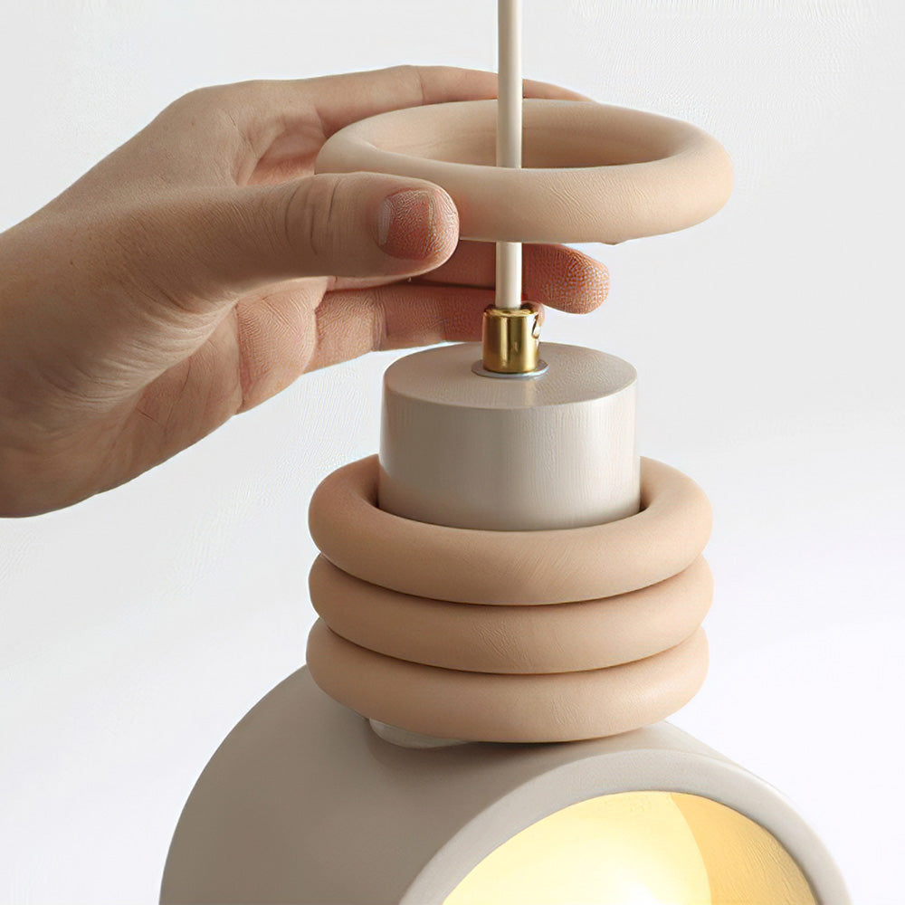 Fransk Inspireret Pendel | Cremeharpiks Design | Elegant Væglampe | Klassisk og Moderne Stil | Ø16 cm x H16 cm | E27 Fatning