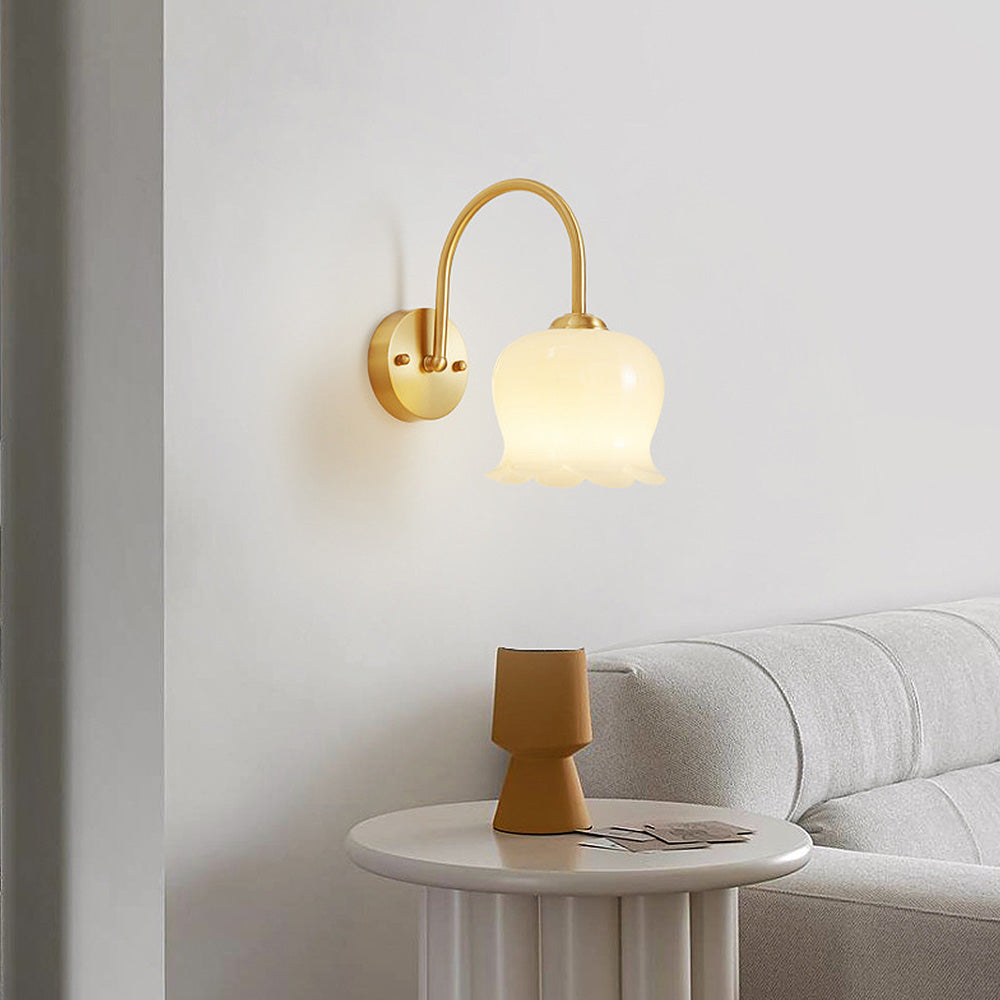 Fransk inspireret vægbelysning | Blomstermotiv glasdesign | Hvid og krom finish | D26cm x H10cm | Stilfuld indretning | CE/UL certificeret | Tør