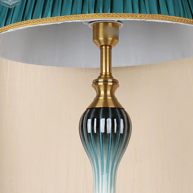 Ziventa gulvlampe | Elegant atmosfære | Slankt design | Høj kvalitet | Stabil base | Moderne og klassisk indretning | Funktionel belysning | Tidløst