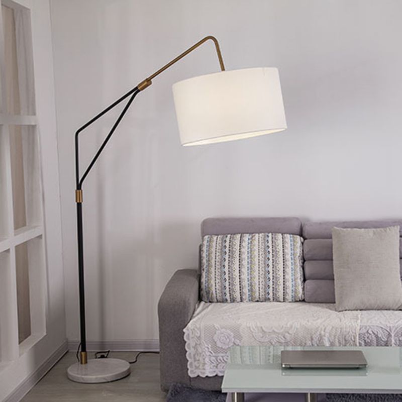 Soventina | Stilren gulvlampe | Modernistisk design | Effektiv belysning | Stabil base | Materialer af høj kvalitet | Elegant look til stue,