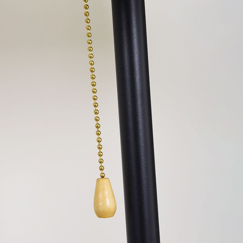 Moderne gulvlampe med hylder | Savionia | Praktisk opbevaring | Elegant belysning | Holdbar konstruktion | Stue- og soveværelsesvenlig | Stilren