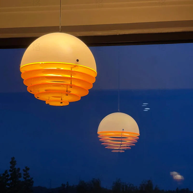 Hrafen Loftlampe | Glas Pendel | Unik Dome Design | Orange og Hvid | Elegant Atmosfære | E27 Fatning | Moderne Belysning | Akryl og Metal | 110-240V