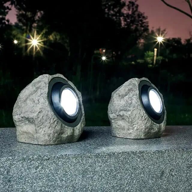 Udendørs LED Solcellelampe | Klippe Design | Vejrbestandig Granitlook | 15x15x20 cm