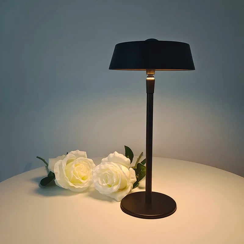 Moderne LED Bordlampe | CityLuxe | Urban Elegance | Metal og Glas | 3,5W | Raffineret Design
