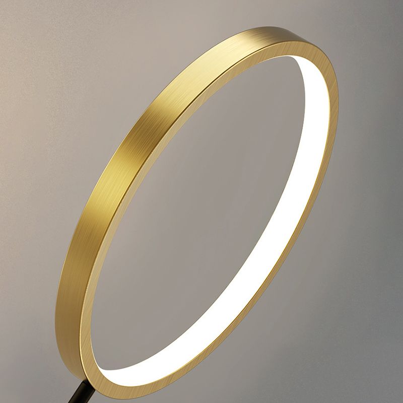 Felarno | Moderne Designer Gulvlampe | Minimalistisk Bueformet Design | Stilfuld Dekor | Høj Kvalitet Materiale | Effektiv Belysning | Elegant og