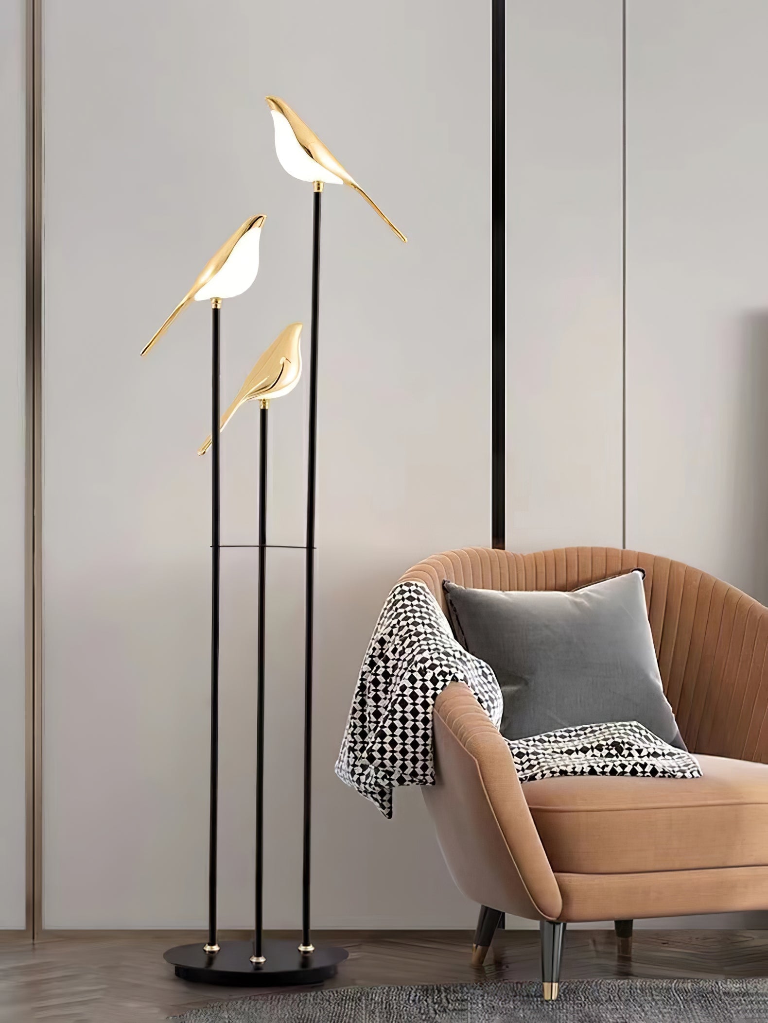 Misterlamp Magpie Perch Kollektion | Gulvlampe | Integreret LED | Minimalistisk design | Sort stativ | Naturinspireret fugleformet pære | Højde 152cm