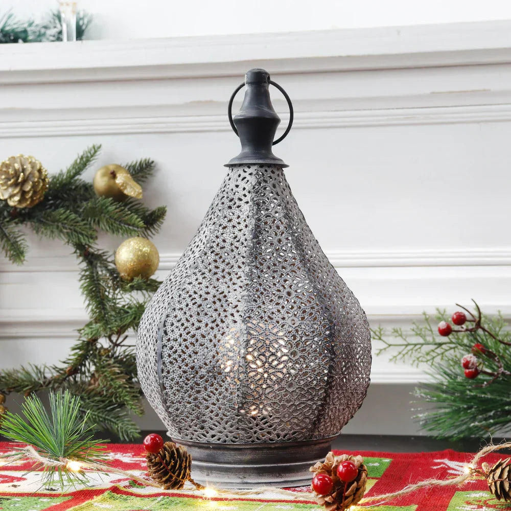 Mystisk Marrakesh Bordlampe | Marokkansk Design | Håndlavet Metal | Varme Lyseffekter | Eksotisk Atmosfære | Marrakech Inspiration | Kvalitets