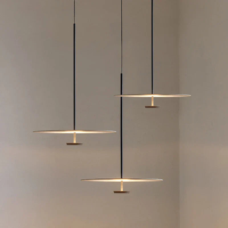 ElegantArc | Moderne Loftslampe | Minimalistisk Design | Jern & Akryl Materiale | 90-240V | Fås i 2 Størrelser | Stilfuld og Sofistikeret Belysning