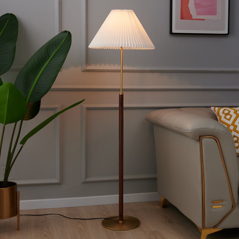Sornelo | Elegant Høj Stående Lampe | Minimalistisk Design | Til Stue, Soveværelse, Kontor | Moderne Stil | Holdbar Kvalitet