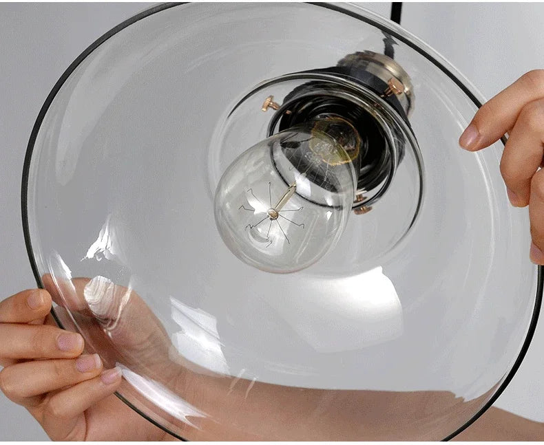 LichtAura | Skandinavisk Design | Justerbar Højde | Klassisk Glaslampe | Loftsbelysning | Holdbar og Bæredygtig | Tidløs Elegance | Varme Lys | Høj