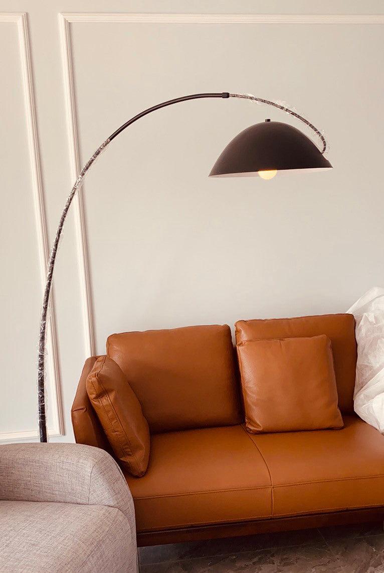 Skandinavisk Gulvlampe | Fleksibel Roterende Skygge | Slank Metal Design | LED/Edison Kompatibel | UL, ETL, CE Certificeret | Justerbar Arm | Ideel