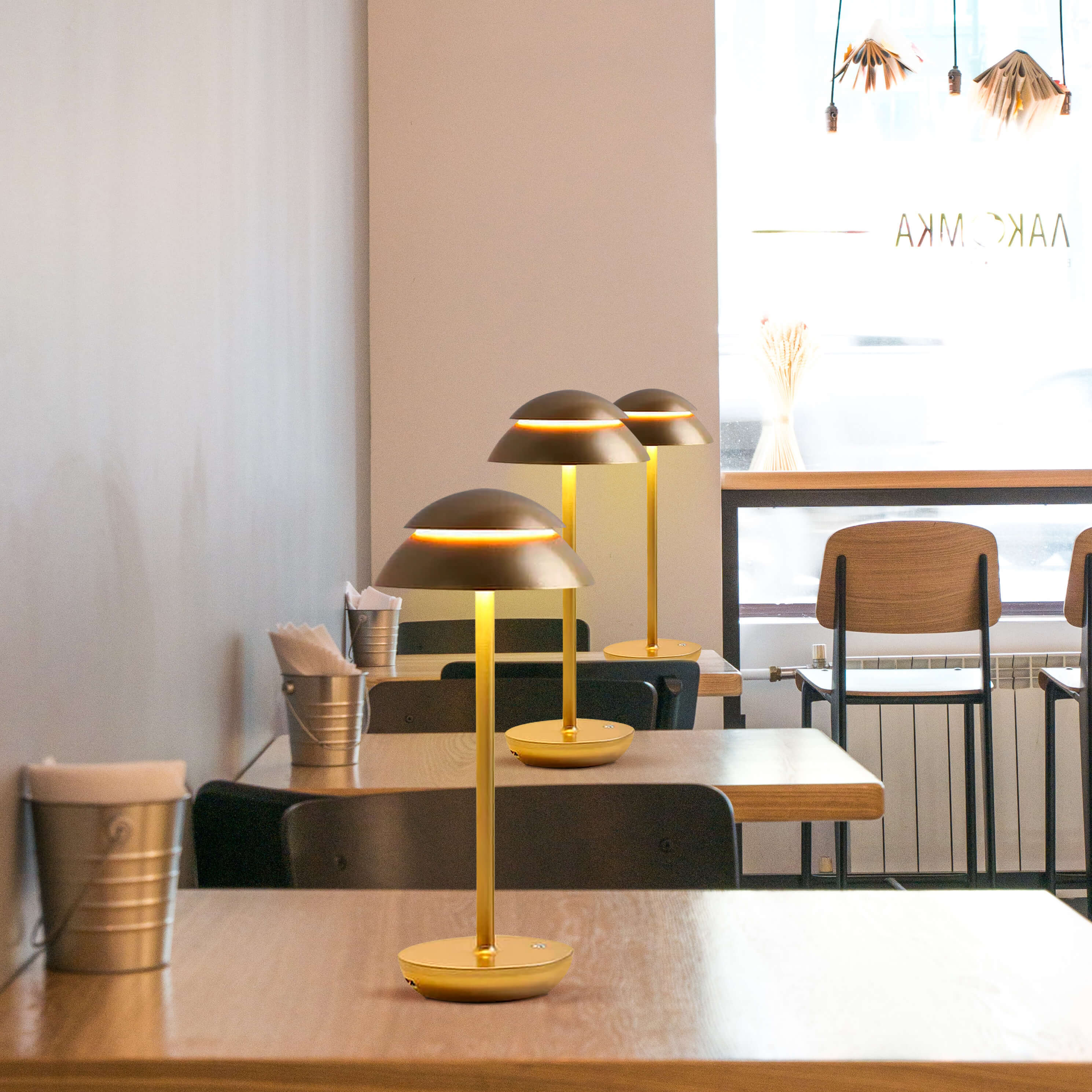 IllumiTouch | Trådløs Bordlys | Genopladelig | Dæmpbar LED | Moderne Design | 3000K Varm Hvid | 15x34 cm | ABS Culfiber Metal | Lang Batteritid