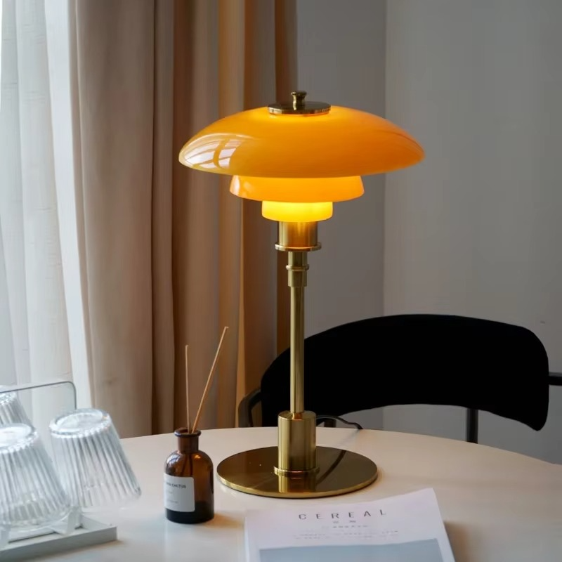 Designerlampe i jern og glas | Nordisk bordbelysning med LED | Moderne design | Dæmpbar lyskilde | E27 sokkel | Skandinavisk stil | Ideel til moderne