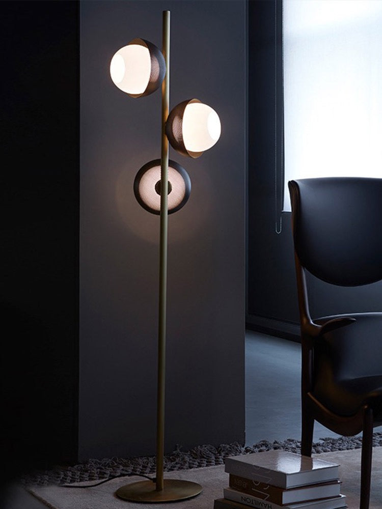 Valrevia | Moderne Designergulvlampe | Stilfuldt Look | Holdbar Kvalitet | Effektiv Belysning | Perfekt til Stue og Kontor | Elegant