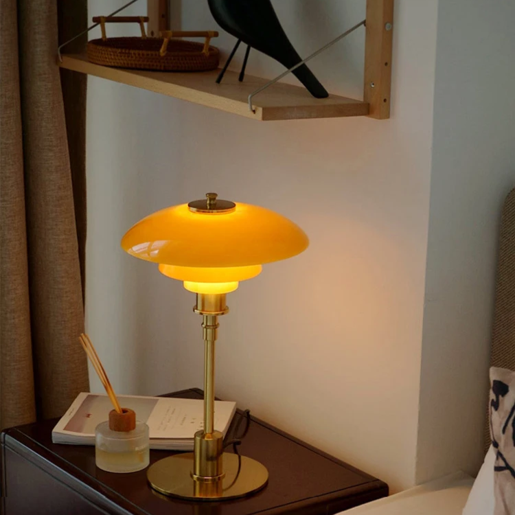 Designerlampe i jern og glas | Nordisk bordbelysning med LED | Moderne design | Dæmpbar lyskilde | E27 sokkel | Skandinavisk stil | Ideel til moderne
