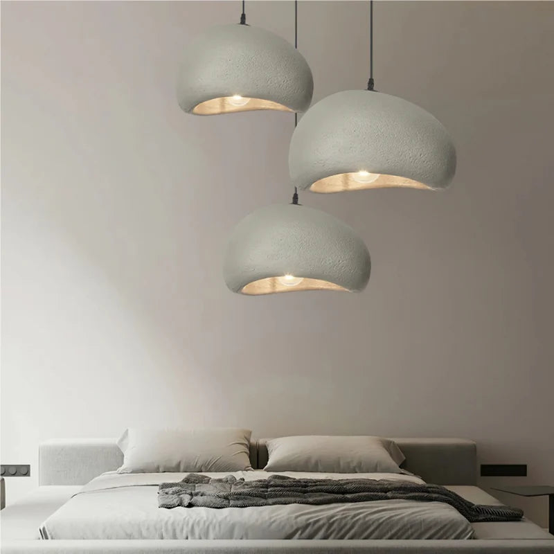 Serenith Pendel Lampe | Wabi-Sabi Design | Harpiks & Polystyren | Domeformet | Hvid & Grå | E27 Fatning | Max 40W | Blødt Lys | Æstetisk Appeal | Til